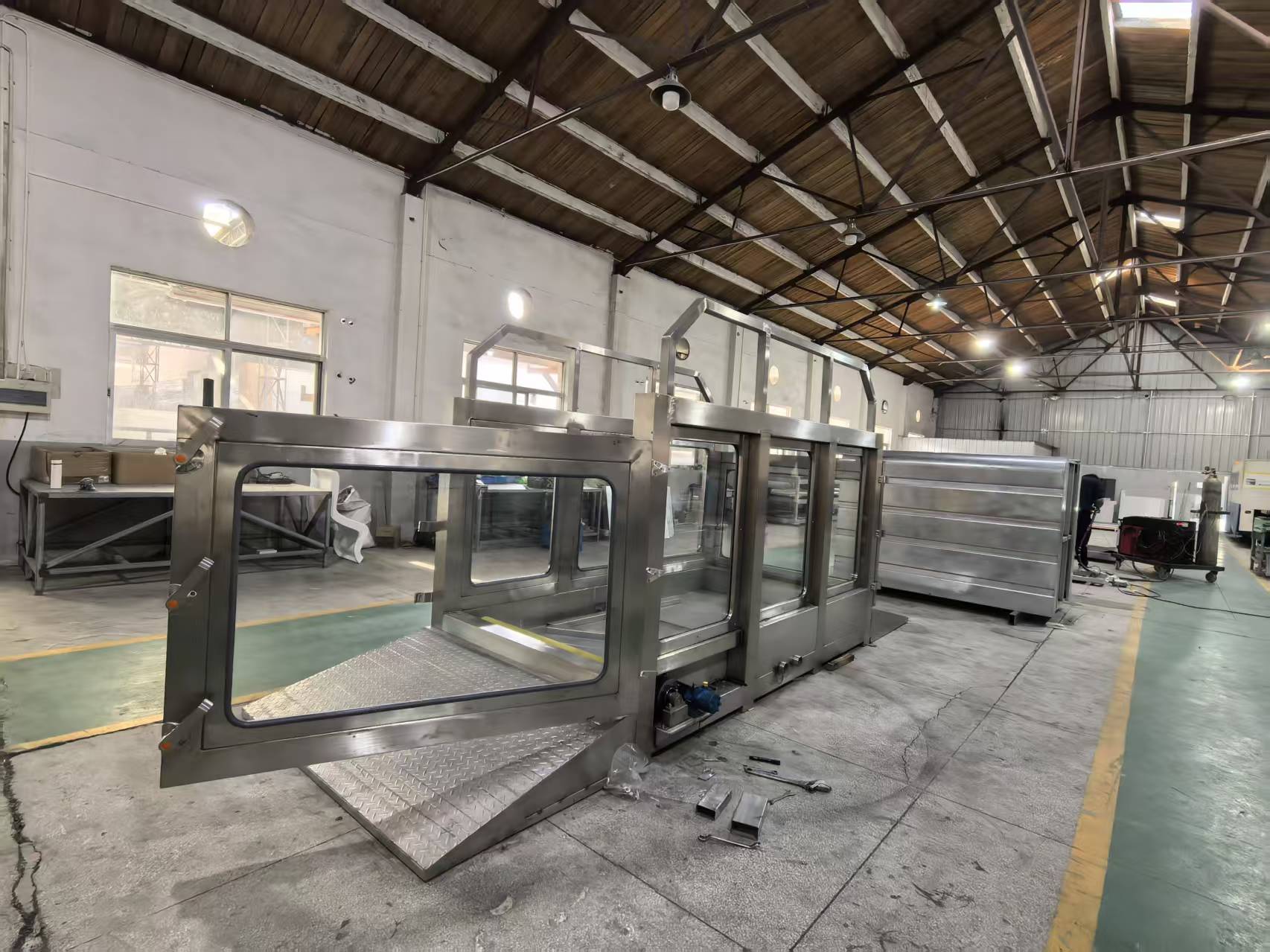IWA-TM10 — production workshop with multiple stainless-steel underwater treadmills