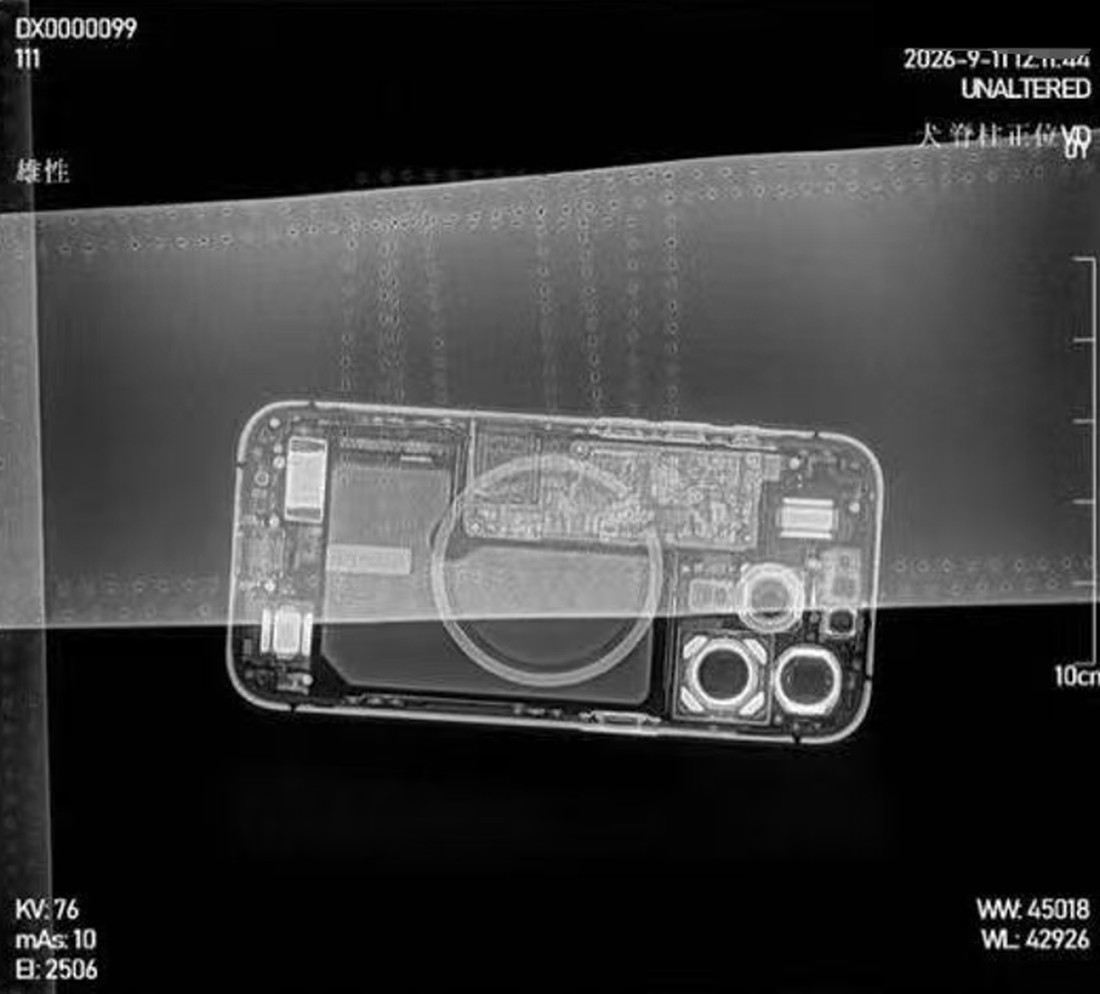 Radiograph: a 0.35 mmPb apron over a phone; the phone's internals and the apron's stitching dots are all visible