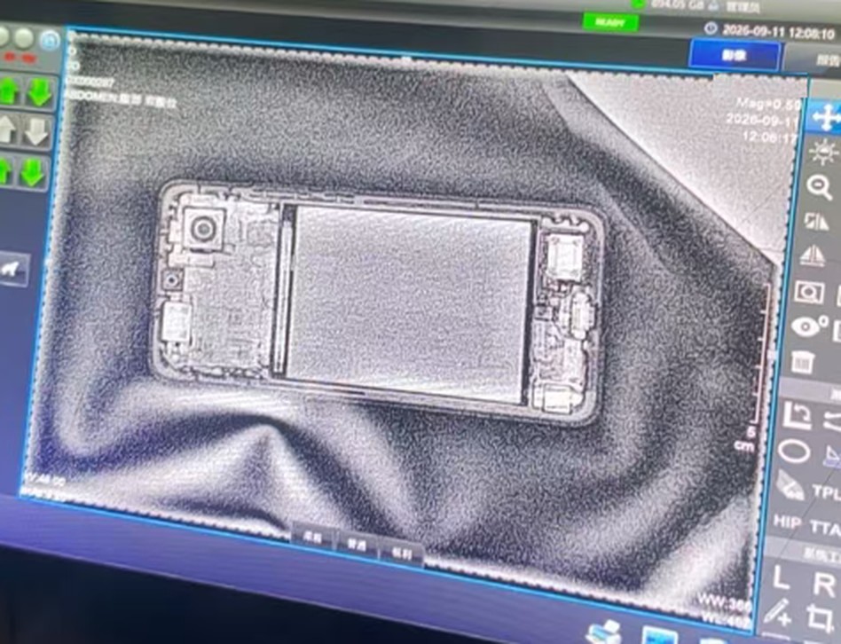 The same experiment on another system's screen: the apron area is uniformly grey, with no cracks
