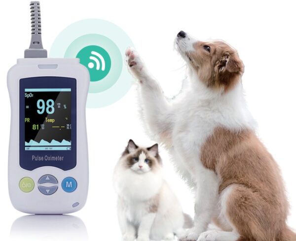 vm2-application.jpg VM2 handheld pulse oximeter shown with canine and feline patients